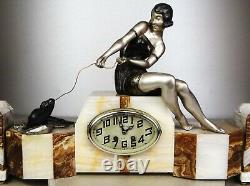 1920/1930 Uriano Statue Sculpture Pendule Art Deco Clock Woman Peach Seal