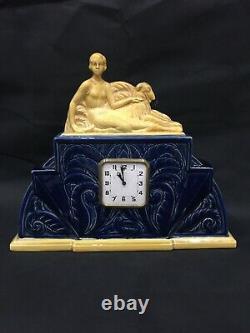 Art Deco Ceramic Pendule, Faïence Craquelee Femme Et Levrier