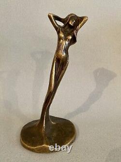 Bronze sculpture of a woman in Art Nouveau Deco Jugendstil style from 1900 signed and identified.