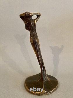 Bronze sculpture of a woman in Art Nouveau Deco Jugendstil style from 1900 signed and identified.