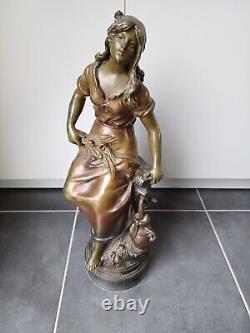 Louis Moreau. Regulator. Art Deco Woman Statue