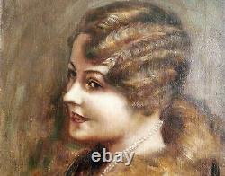 Oil On Canvas, Portrait Of A Woman With Pearls Of The 1930s, Dated 1926 And Signed