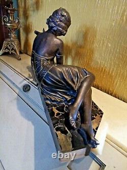 Pretty Statue Art Deco Young Woman With Biches On Marble