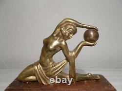 Sculpture In Bronze Art Deco 1930 Statuette Female Dancer Naked Has Ball Statue