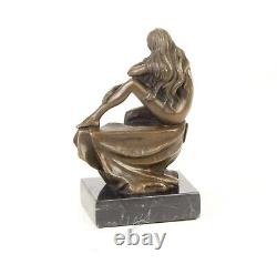 Sculpture of a Nude Woman in Bronze on Black Marble Art Deco after Milo