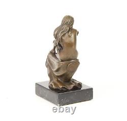 Sculpture of a Nude Woman in Bronze on Black Marble Art Deco after Milo