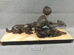 Statuette Art Deco Woman With Pigeon And Dog Regulated Patina On Marble
