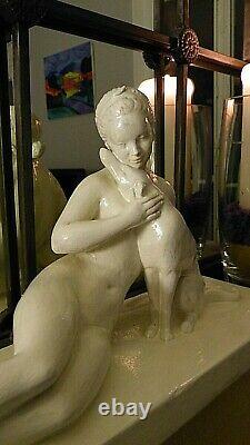 Statuette. Sculpture Art Deco, Woman And February