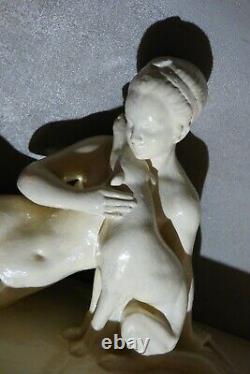 Statuette. Sculpture Art Deco, Woman And February