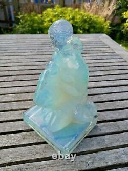 Superb Sabino France Opalescent Glass The Woman Aux Colombes Art Deco Top 17cm