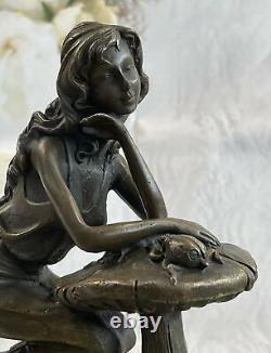 100% Véritable Bronze Statue Assis Jeune Femme Sur Champignon Sculpture Art Déco