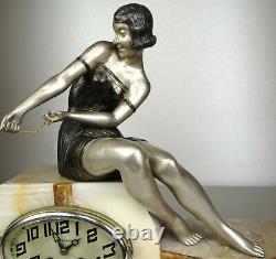 1920/1930 Uriano Statue Sculpture Pendule Art Deco Horloge Femme Pêcheuse Phoque