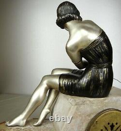 1920/1930 Uriano Statue Sculpture Pendule Art Deco Horloge Femme Pêcheuse Phoque