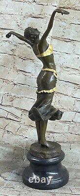 1930s Style Art Déco Doré Bronze Femelle Chair Femme Dansant Sculpture Figure