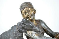 A Godard, Femme au Barzoi, sculpture signée, Art Deco, XXème siècle