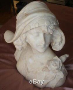A. SACCARDI Sculpture buste art déco en albâtre ou marbre Femme chapeau & rose