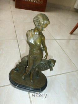 ART DECO J. LORENZL (1892-1950) Sculpture en bronze. FEMME et LEVRIER