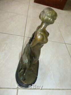 ART DECO J. LORENZL (1892-1950) Sculpture en bronze. FEMME et LEVRIER