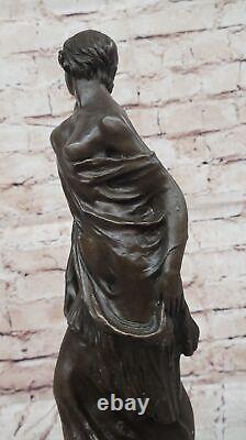 Art Déco Style Bronze Femme Sculpture Par Vitaleh Fait Sur Marbre Affaire Art