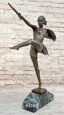 Bronze Art Déco Amazon Signée Femme Guerrière Sculpture Chaude Affaire