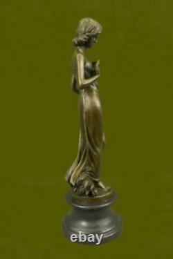 Bronze Sculpture Jeune Femme Gazes dans Un Fleur Par Moreau Art Nouveau Deco