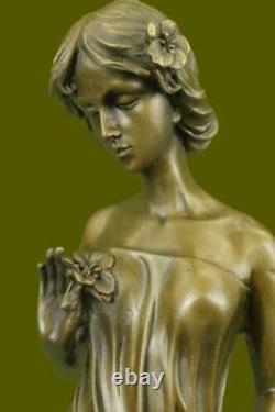Bronze Sculpture Jeune Femme Gazes dans Un Fleur Par Moreau Art Nouveau Deco