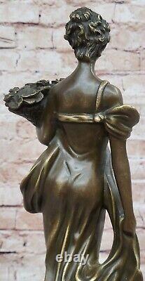 Classique Art Déco Bronze Sculpture De Femme Avec Fleur Panier Véritable Milo