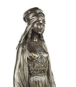 Femme voilée descendant des marches Grande sculpture orientaliste 52 cm 5,5 kg