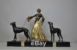 Gori, Femme aux dogues, sculpture signée, Art déco XXème siècle