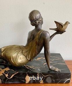 H. Molins, Sculpture Femme Avec Pigeon