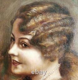 Huile sur toile, portrait de femme aux perles des années 30, daté 1926 et signé