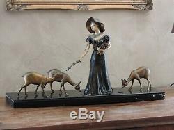 Importante sculpture Art déco représentant une femme nourrissant des biches CHAM
