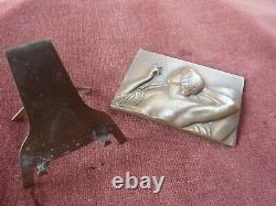 Jolie medaille de table art deco, signée P. Lenoir, femme fumant, 50x75mm, bronze