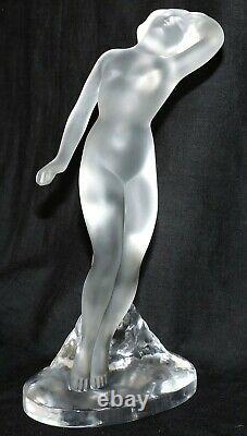 Lalique France Statue Femme Devant Un Rocher En Cristal