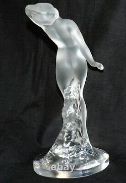 Lalique France Statue Femme Devant Un Rocher En Cristal