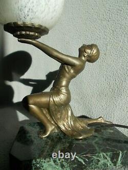 Lampe art deco 1930 statue femme danseuse sculpture en metal couleur bronze