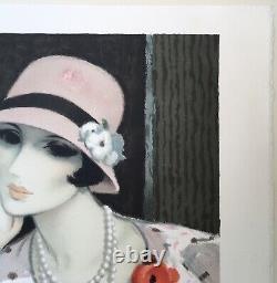 Lithographie Art Déco François Batet Portrait Femme Mode Chapeau Perles Fleurs