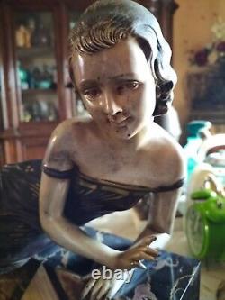 MAGNIFIQUE STATUE FEMME ART DECO 1930 EN REGULE signé URIANO OBJET VITRINE