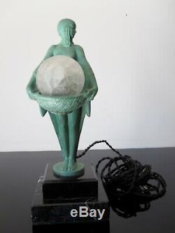 Max Le Verrier Lampe femme modèle Fleurs. Art Deco