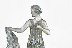 Nisoul, femme au lévrier, bronze Signé, Art Déco, XXème Siècle
