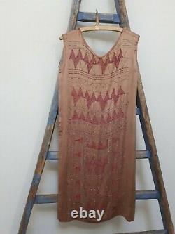 Old textile costume ancien robe art deco années folles soie brodée perles Chanel