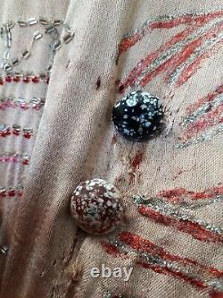 Old textile costume ancien robe art deco années folles soie brodée perles Chanel