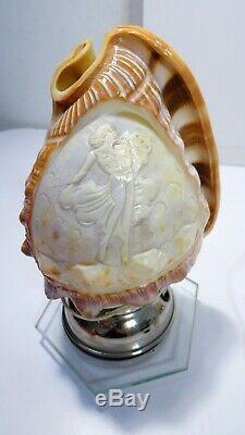 Paire de lampes coquillage conque sculpté en camé femme antique