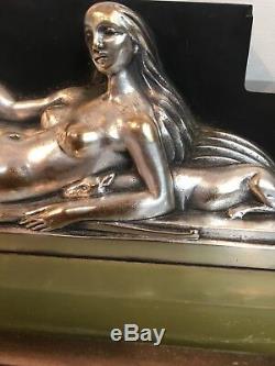 Pendule Art Deco Montée Dune Sculpture Bronze Argenté Femme Aux Lévriers