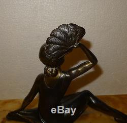 Rare ancienne statue art déco jeune femme avec éventail en métal doré signée Bal