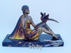 SCULPTURE ART DECO en régule FEMME a l' OISEAU 1920/1930 signé H BAL