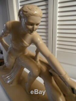 Salvatore MELANI (1902-1934) Sculpture art deco plâtre patiné Femme au lévrier