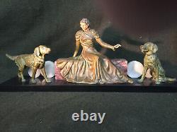 Sculpture Art Déco Femme aux chiens régule et marbre