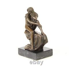 Sculpture Femme nue en bronze sur un marbre noir Art déco d'après Milo