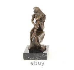 Sculpture Femme nue en bronze sur un marbre noir Art déco d'après Milo